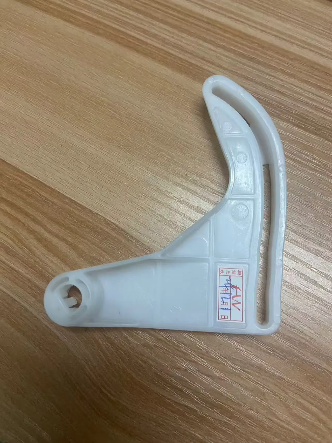 Ae0637008930 車のショックアブソーバーサーボアク - Servo Bracket のレビューと価格